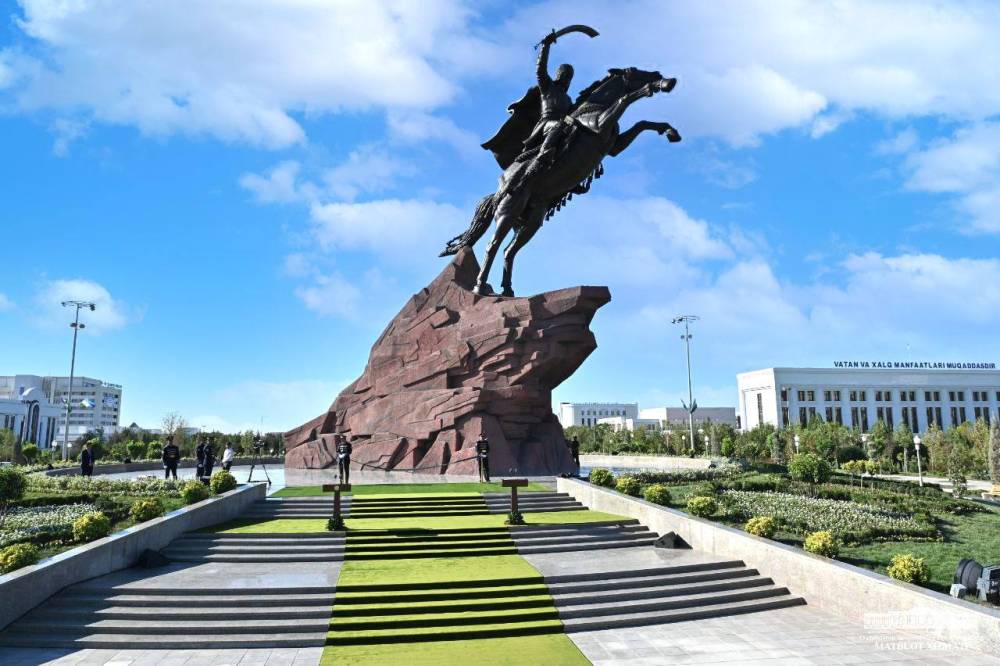Jaloliddin Manguberdi haykali rasmi Xorazm